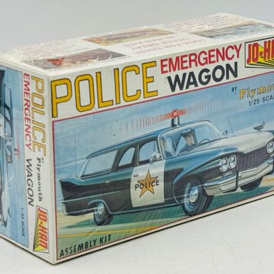 Jo-Han 1/25 Scale Plymouth Police Emergency Wagon Model Kit