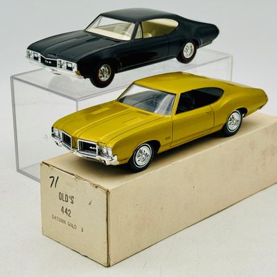 2 Jo-Han Oldsmobile 442 Promotional Model Cars