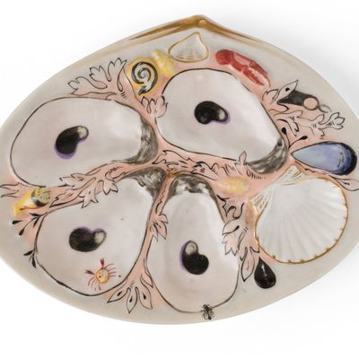 UPW / Union Porcelain Works (Brooklyn, NY) Patented Oyster Plate with Trompe L'oeil Painted Fly