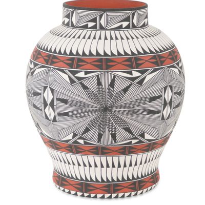 Corrine Chino Acoma Pot