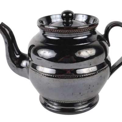 Philadelphia, Pennsylvania attributed Black-Glazed Large-Size Redware Teapot, possibly Haig