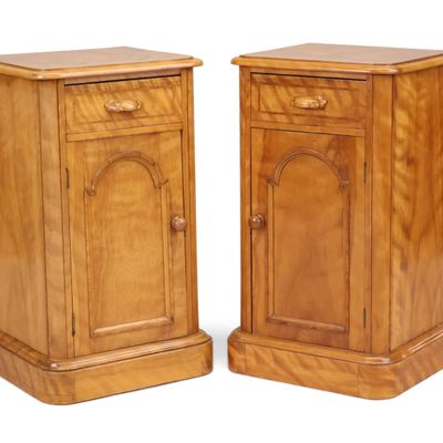 Pair of Victorian Tulipwood-Inlaid Figured Maple Night Stands