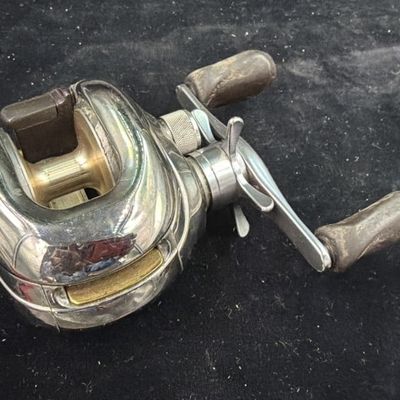 Shimano Calais CL 201-5 Baitcasting Reel