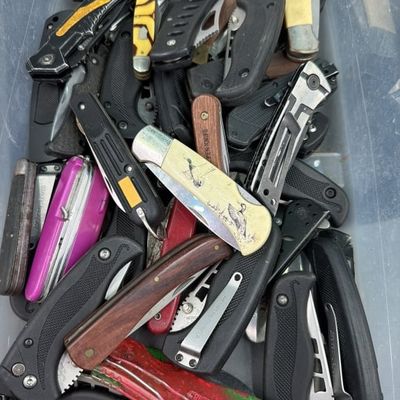 Lot of Folding Pocket Knives