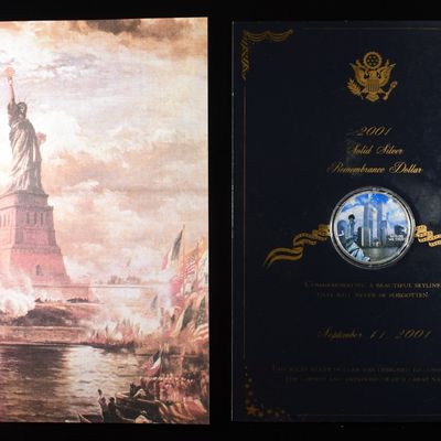 2001 REMEMBRANCE COLOR SOLID SILVER DOLLAR
