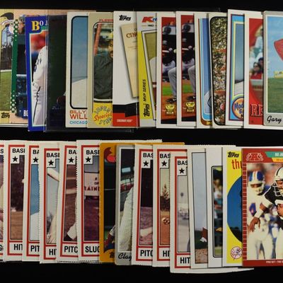 (1) FOOTBALL & (33) BASEBALL CARDS COLLECTORS LOT