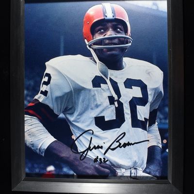 JIM BROWN 8X10 SIGNED PHOTO W/COA