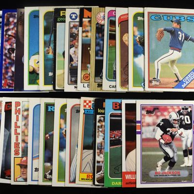 (25) SPORTS CARDS COLLECTORS LOT