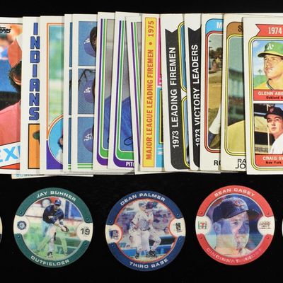(20) TOPPS MBL CARDS & (5) 2000 7/11 TRADING COINS