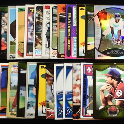 (25) BASEBALL CARDS COLLECTORS LOT