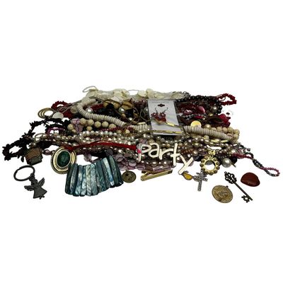 Sale Photo Thumbnail #248: Bag Lot of Costume Jewelry