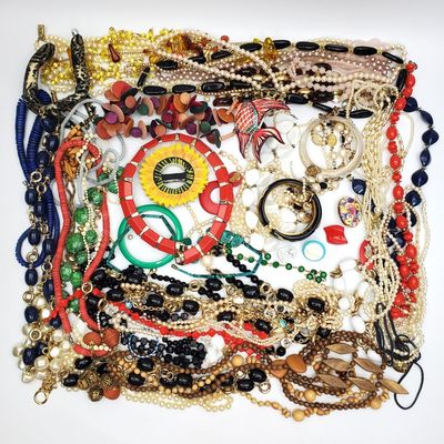 Sale Photo Thumbnail #345: Large Bag of Untested Costume Jewelry