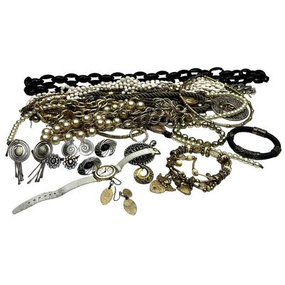 Sale Photo Thumbnail #289: Group Lot of Vintage Costume Jewelry