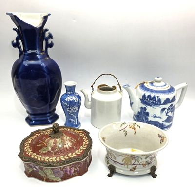 Sale Photo Thumbnail #300: 6 Chinese Porcelain Items