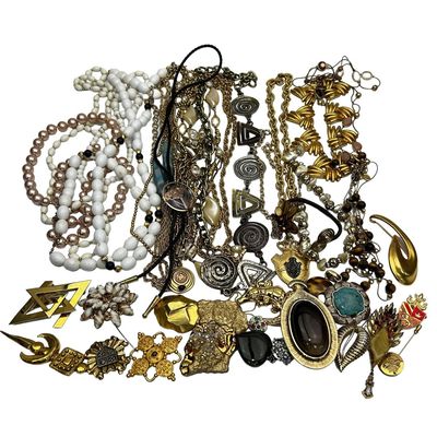 Sale Photo Thumbnail #197: Large Bag Lot of Good Quality Costume Jewelry