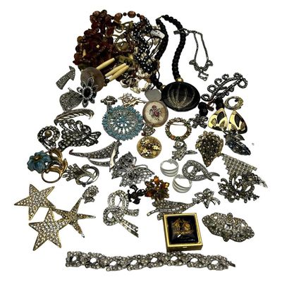 Sale Photo Thumbnail #247: Bag Lot of Costume Jewelry