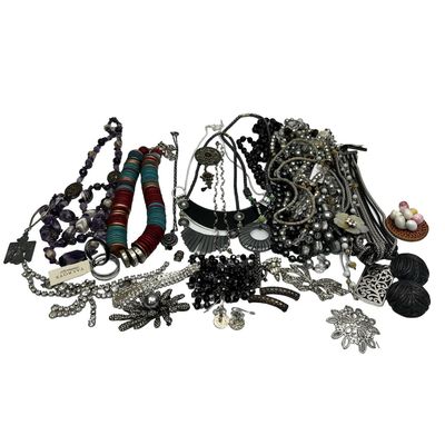 Sale Photo Thumbnail #199: Large Bag Lot of Good Quality Costume Jewelry
