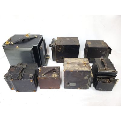 Sale Photo Thumbnail #168: Group Lot of Vintage Reflex Cameras