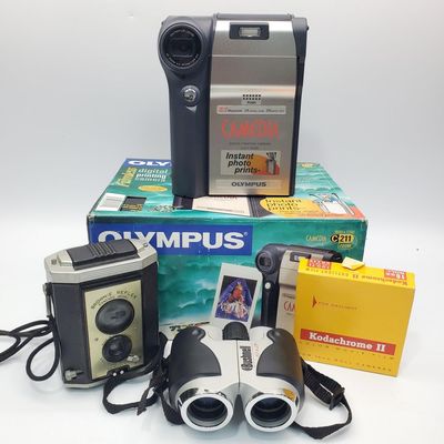 Sale Photo Thumbnail #115: Vintage Lot of Camera Items & Equipment
