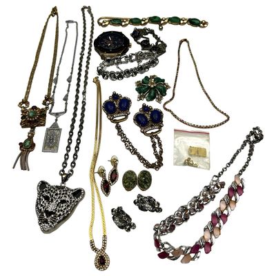 Sale Photo Thumbnail #307: Bag Lot of Costume Jewelry