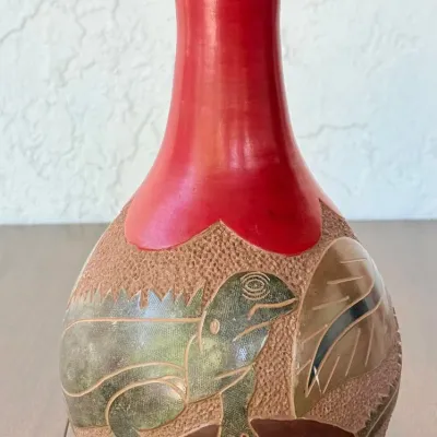 Nicaraguan Art Pottery Vase Varnished Iguana Motif
