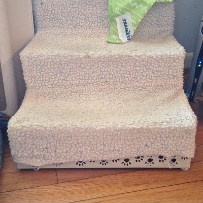 Sale Photo Thumbnail #281: PetSmart 3-Step Pet Stairs with Paw Print Cutouts