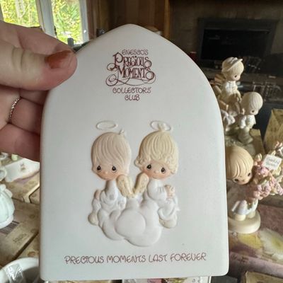 Sale Photo Thumbnail #959: Precious Moments Collectors Club Membership Plaque 1981