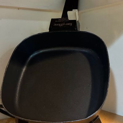 Sale Photo Thumbnail #369: Taste of Home Electric Skillet 6-inch
