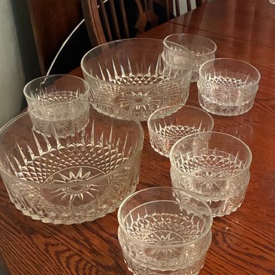 Sale Photo Thumbnail #259: Vintage Arcoroc Diamant Starburst Glass Bowl Set