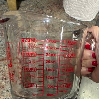 Sale Photo Thumbnail #777: Anchor Hocking 32-ounce Glass Measuring Cup with Handle