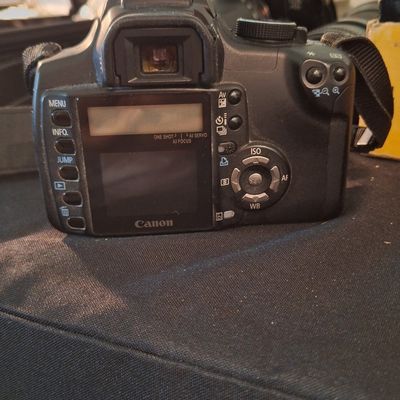 Sale Photo Thumbnail #74: Canon EOS Digital Rebel XT