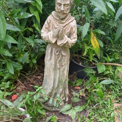 Sale Photo Thumbnail #256: St. Francis of Assisi Garden Statue with Bird Feeder