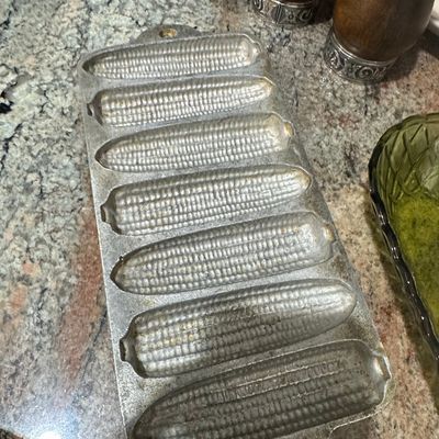Sale Photo Thumbnail #657: Vintage Cast Aluminum 7-Cavity Cornbread Pan