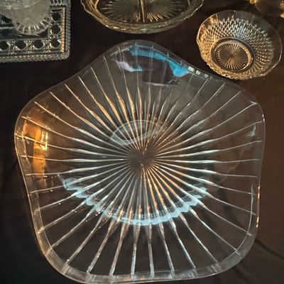 Sale Photo Thumbnail #822: Vintage Indiana Glass Starburst Ribbed Serving Bowl