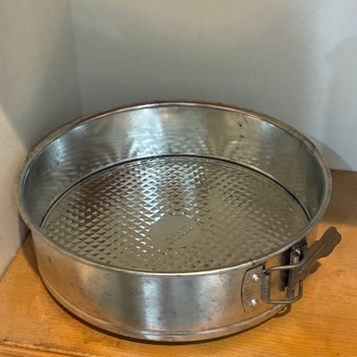 Sale Photo Thumbnail #951: Vintage KAISER Springform Cake Pan