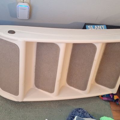 Sale Photo Thumbnail #409: Pet Gear Easy Step II Pet Stairs