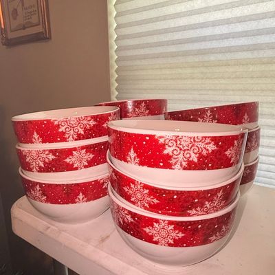 Sale Photo Thumbnail #477: Royal Norfolk Snowflake Holiday Bowls