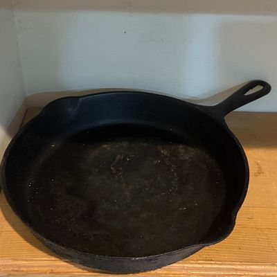 Sale Photo Thumbnail #411: Vintage Wagner Ware Cast Iron Skillet