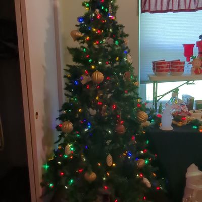 Sale Photo Thumbnail #81: Pre-Lit Artificial Christmas Tree