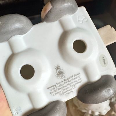 Sale Photo Thumbnail #667: Precious Moments 'Wishing You A World Of Peace' Figurine