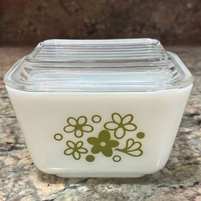 Sale Photo Thumbnail #560: Pyrex Spring Blossom Green Refrigerator Dish (501-B)