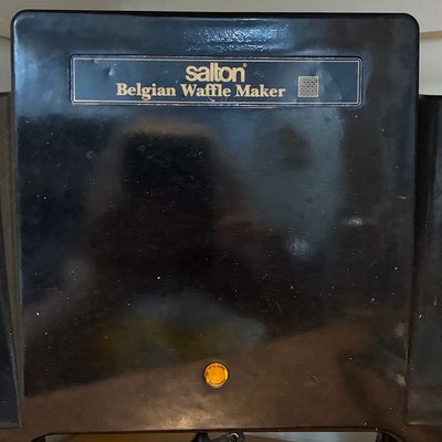 Sale Photo Thumbnail #729: Salton Model WM-4 Belgian Waffle Maker