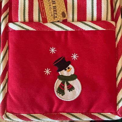 Sale Photo Thumbnail #920: Sleigh Bell Bistro Snowman Pot Holder and Towel Set