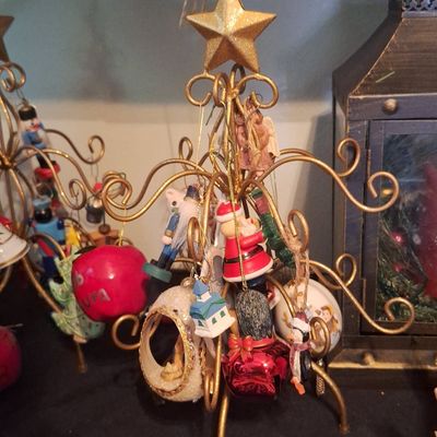 Sale Photo Thumbnail #414: Gold-Tone Metal Ornament Display Tree with Star Topper