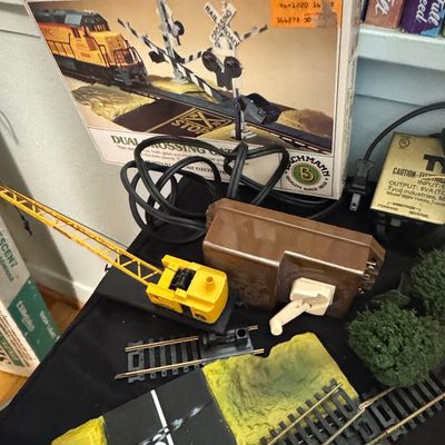 Sale Photo Thumbnail #260: Bachmann HO Scale Dual Crossing Gates and Accessories with Tyco Power Pack