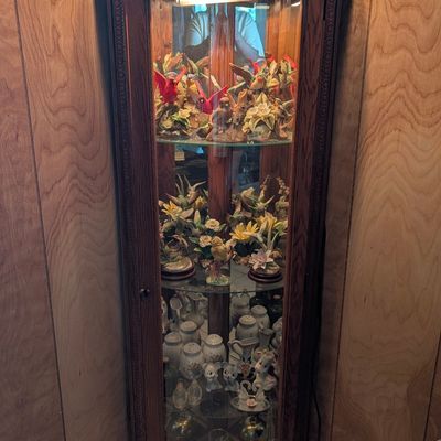 Sale Photo Thumbnail #35: Howard Miller "Majestic II" Curio Cabinet