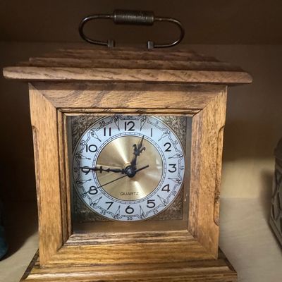 Sale Photo Thumbnail #213: Vintage Linden Oak Quartz Carriage Clock