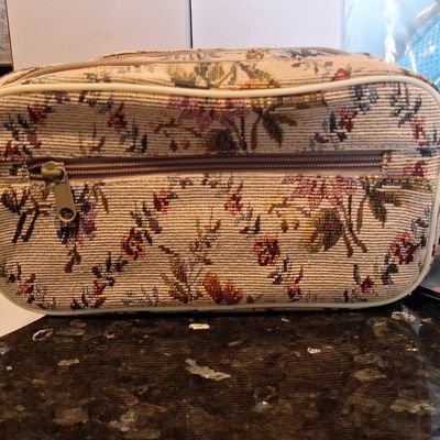 Sale Photo Thumbnail #653: Vintage Floral Tapestry Train Case/Cosmetic Bag