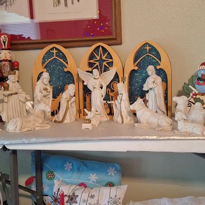 Sale Photo Thumbnail #40: Lenox First Blessing Nativity Set with Triptych Backdrop