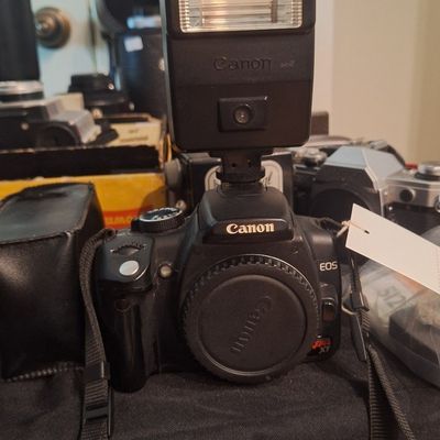 Sale Photo Thumbnail #76: Canon EOS Digital Rebel XT